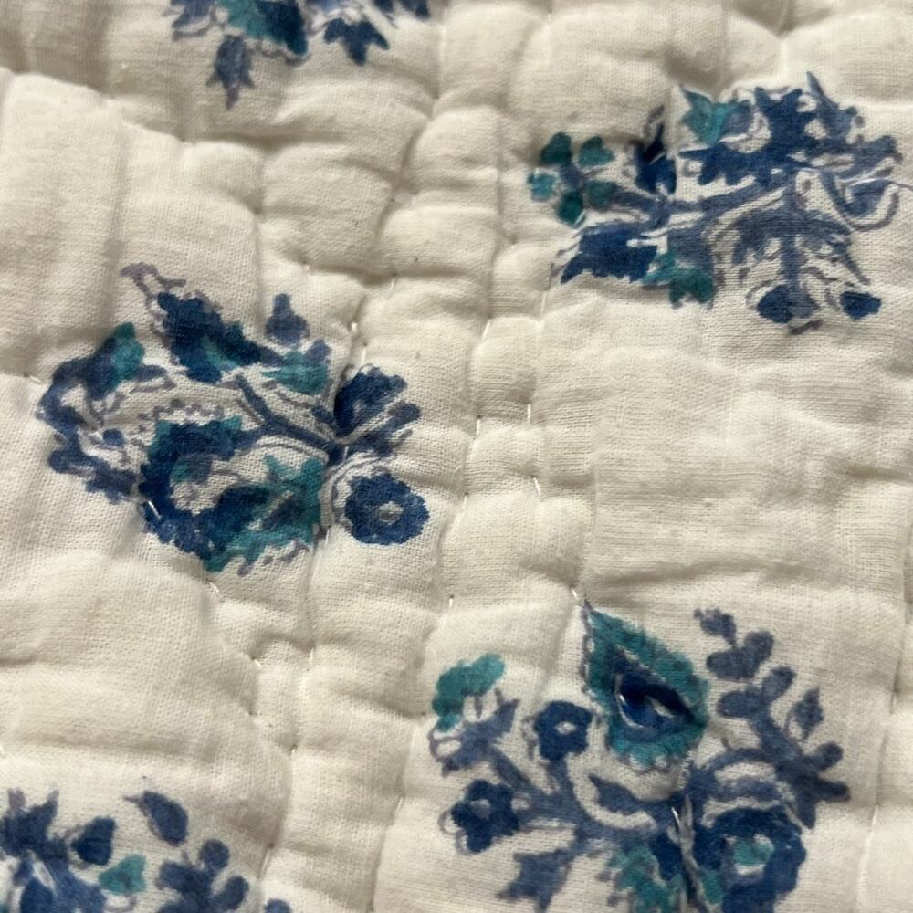 Bedspread Quilt Hand Quilted 93 x 106" Blue & White Paisley Gauze - Picture 8 of 10